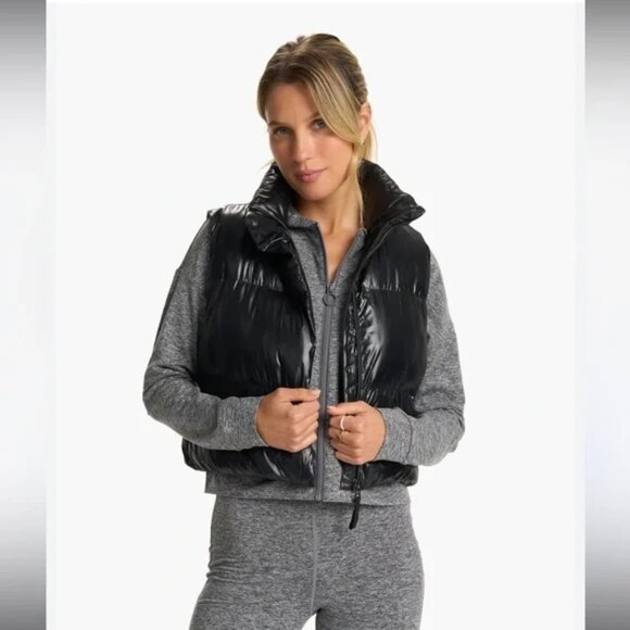 Vuori Jackets & Blazers - Vuori Hudson Insulated Cropped Puffer Zip Up Vest Size Medium Women's